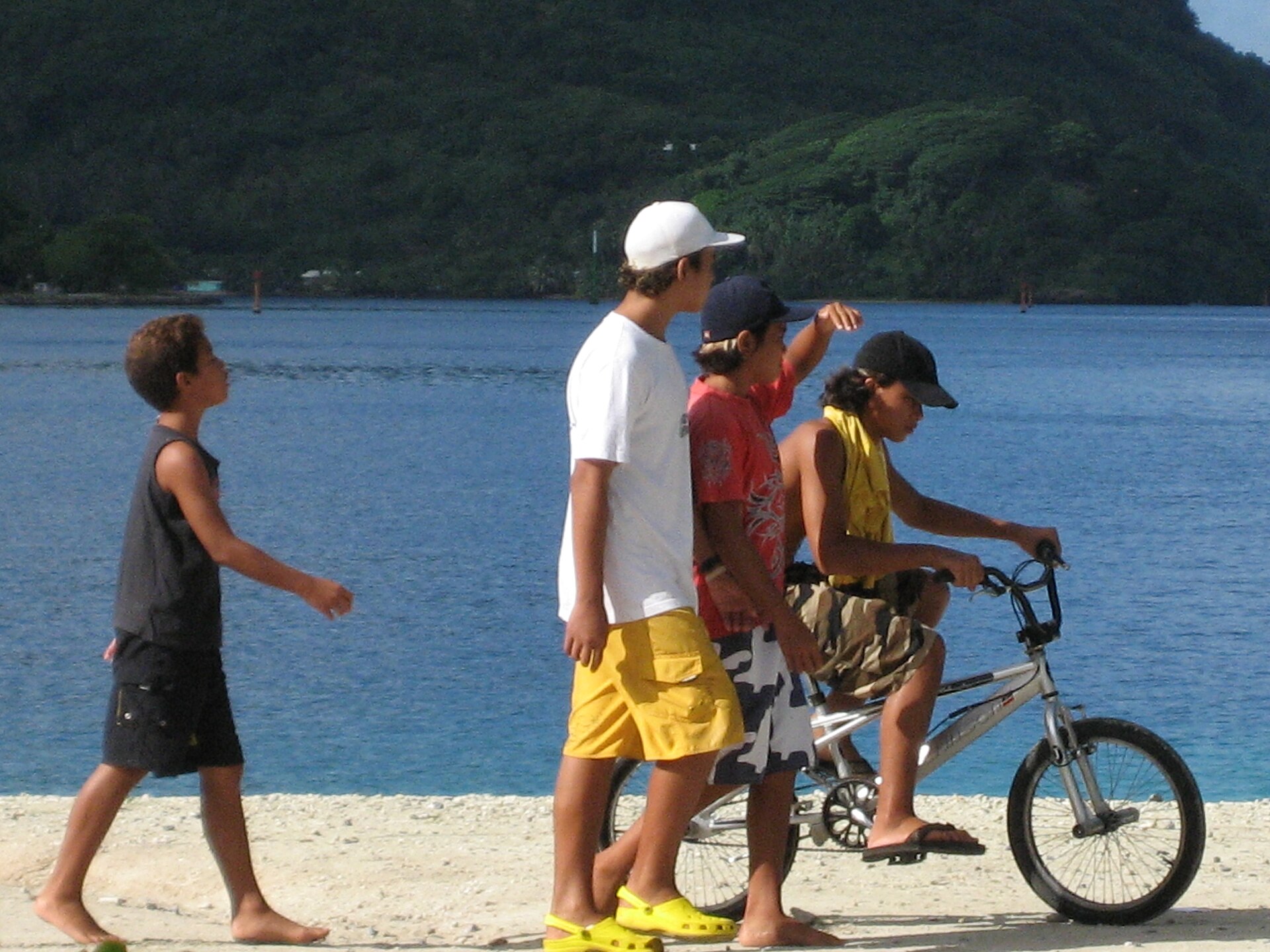 Village life beside the water on Huahine